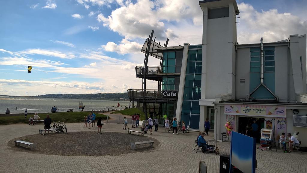 Coastal Apartments - Wales Свонсі Екстер'єр фото