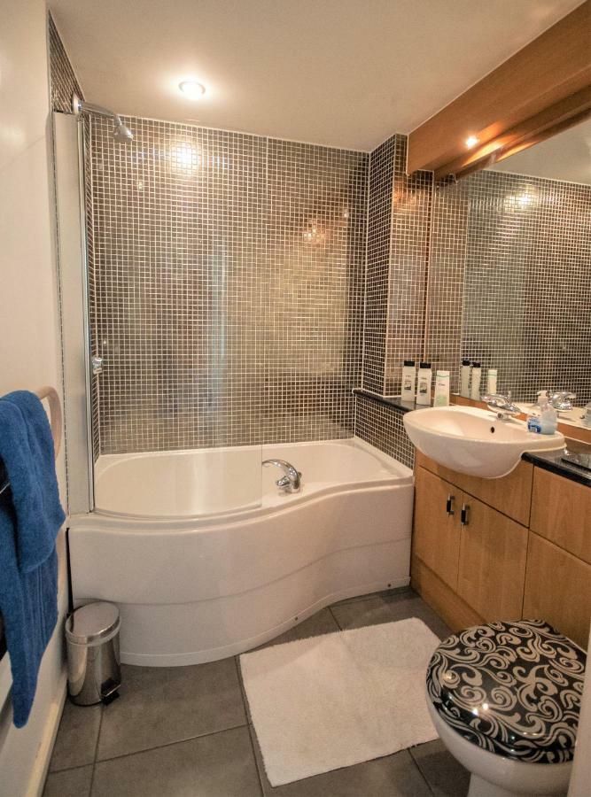 Coastal Apartments - Wales Свонсі Екстер'єр фото