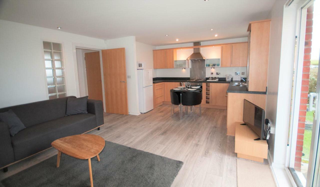Coastal Apartments - Wales Свонсі Екстер'єр фото