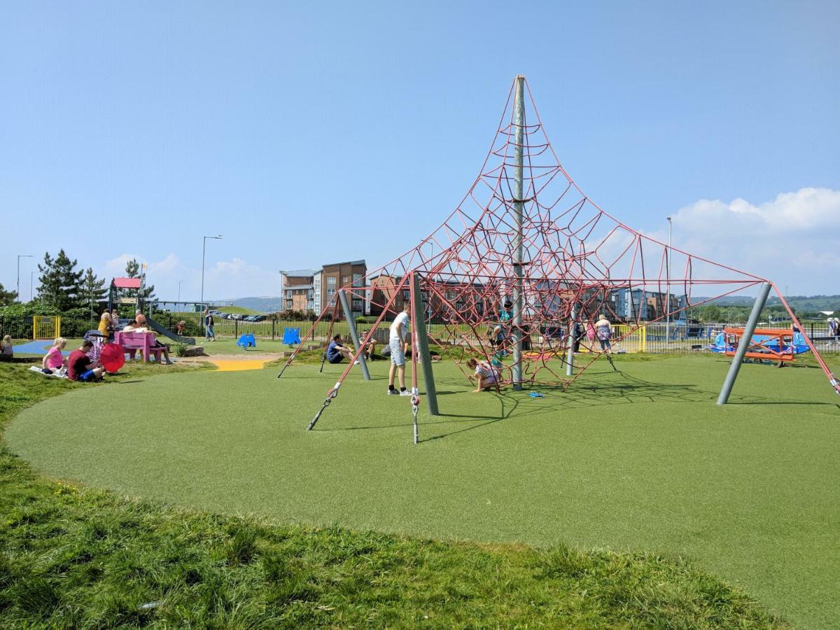 Coastal Apartments - Wales Свонсі Екстер'єр фото