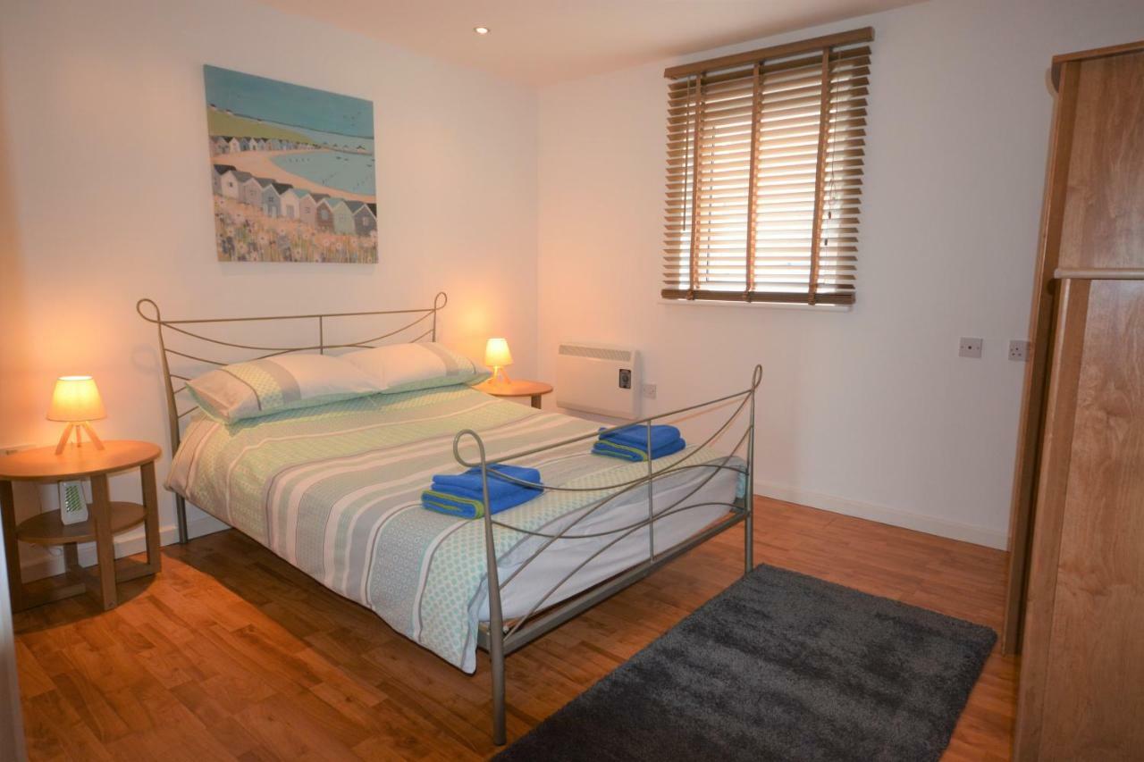 Coastal Apartments - Wales Свонсі Екстер'єр фото